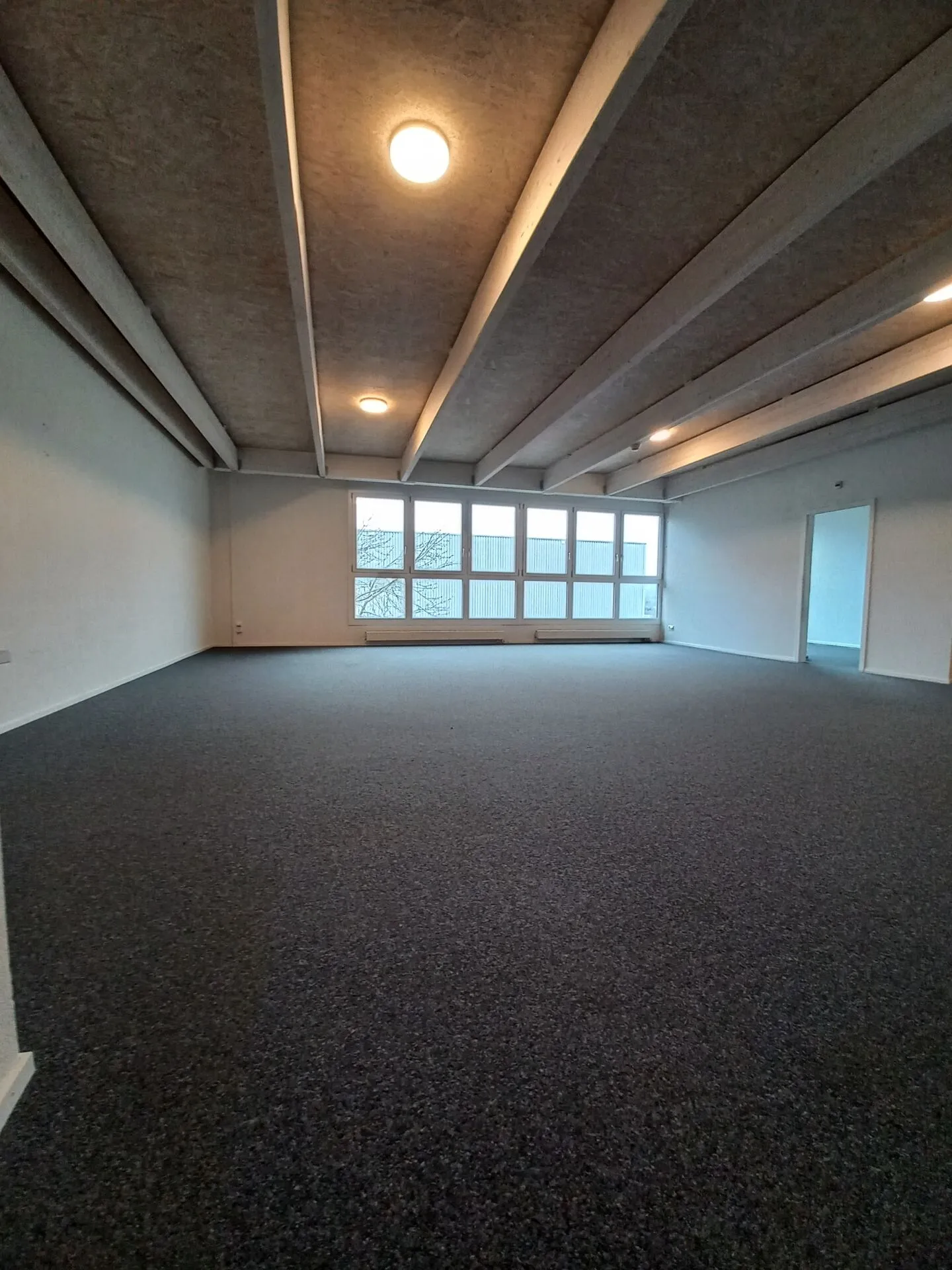 Bureaux attrayants à louer - Photo 3 sur 10