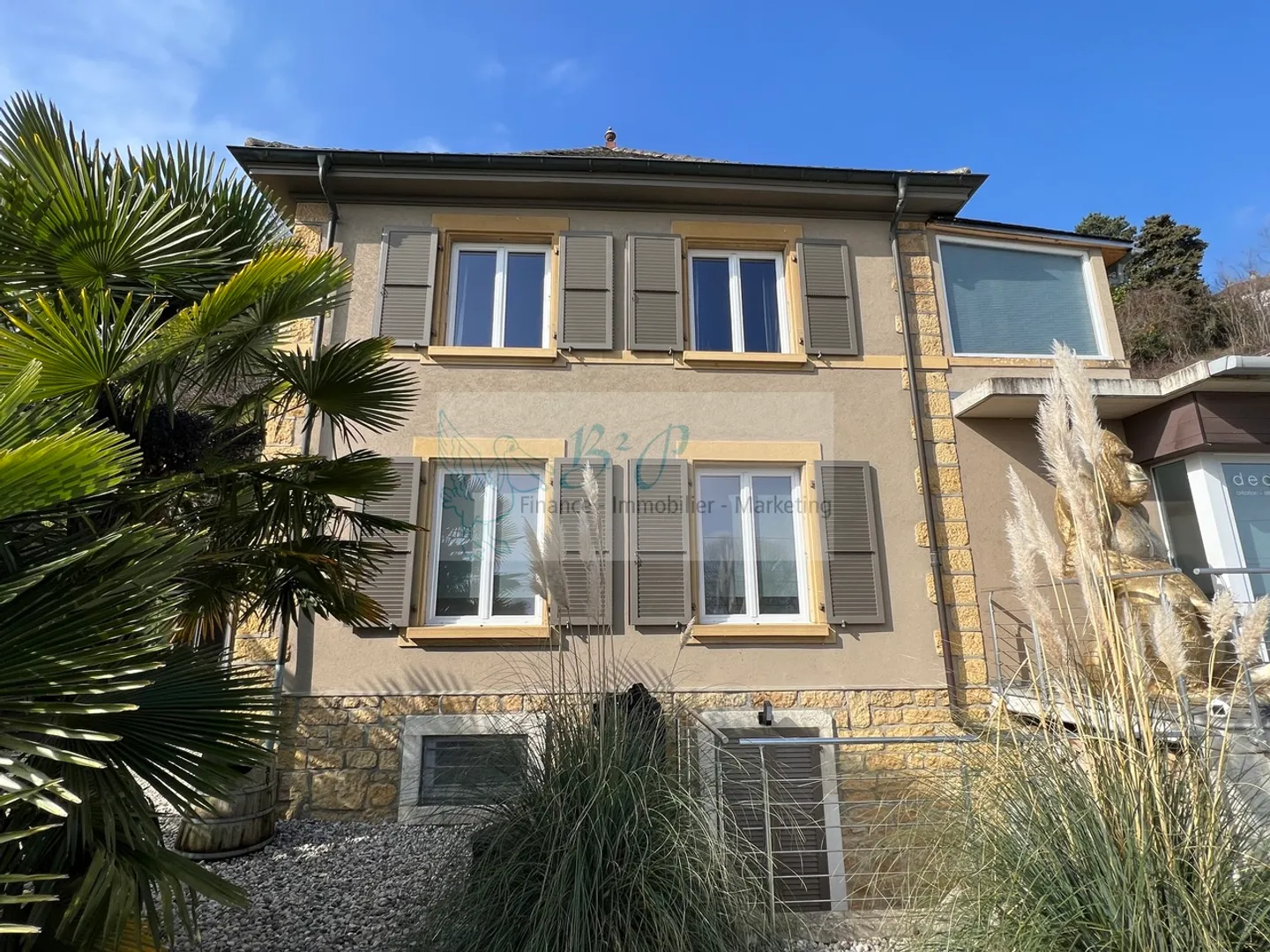 Magnifica villa con terrazza e vista sul lago - Foto 9 di 13