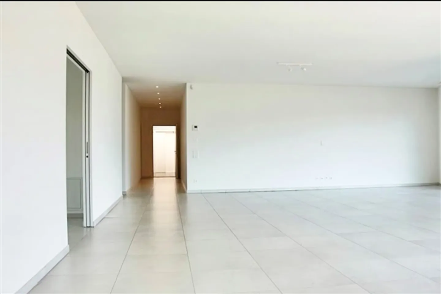 Attico in affitto vicino alla stazione ferroviaria di Lugano, Svizzera - Foto 9 di 14