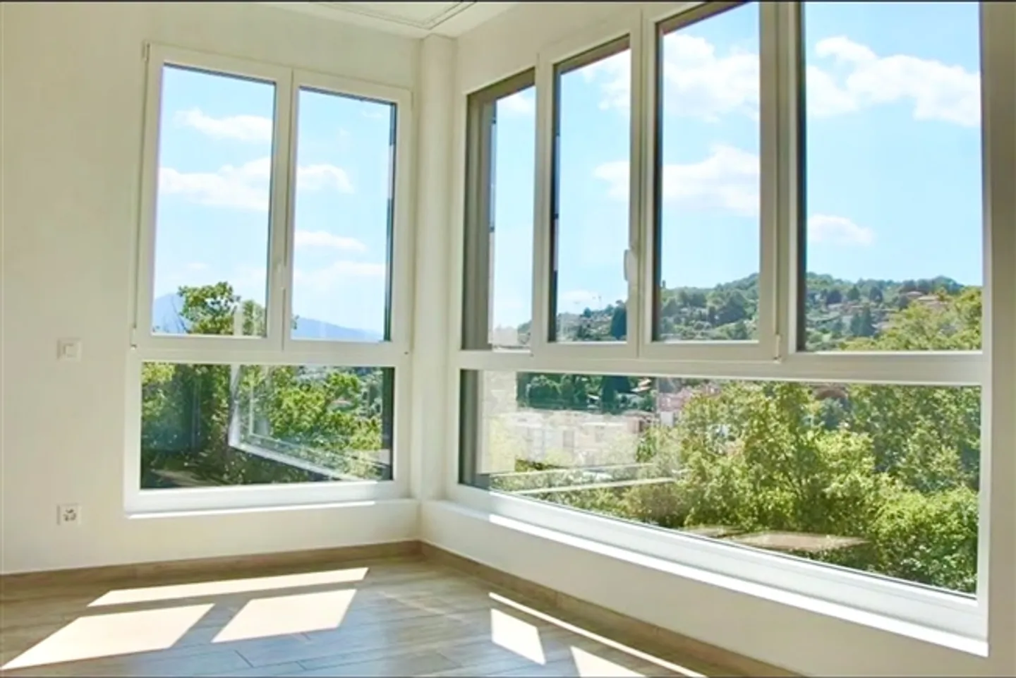 Attico in affitto vicino alla stazione ferroviaria di Lugano, Svizzera - Foto 12 di 14