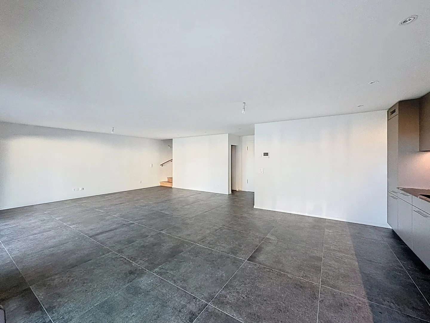 4.5 room duplex apartment with balcony - Photo 4 of 13