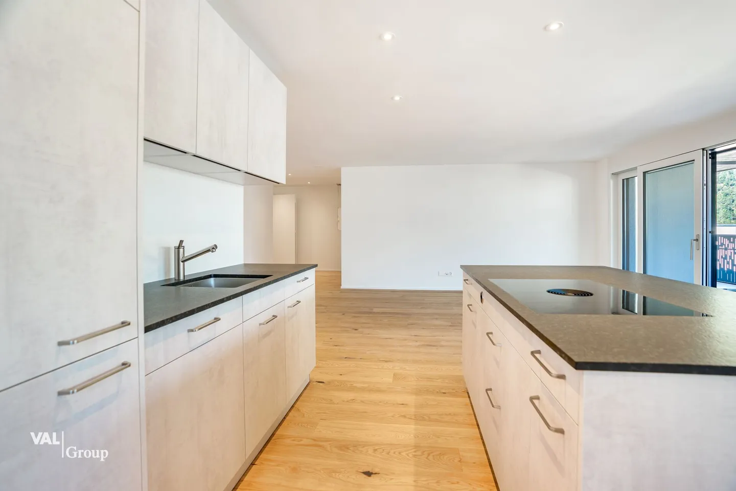 Prêt à emménager : appartement neuf de 3,5 pièces dans un bel emplacement élevé - Photo 2 sur 23