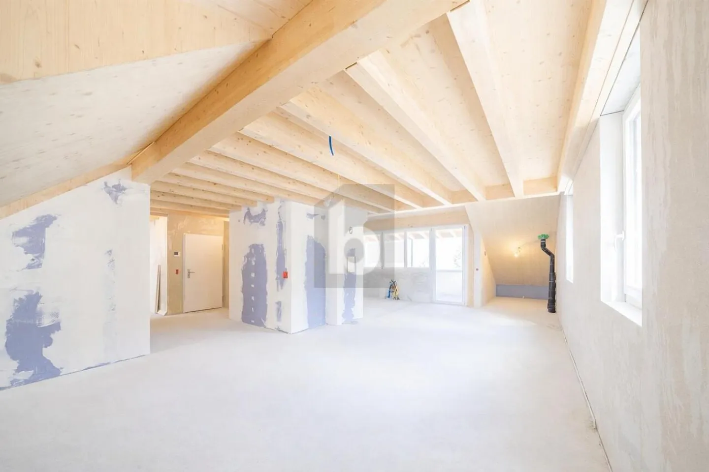 Luxuriöses Penthouse mit Balkon - Foto 4 von 6