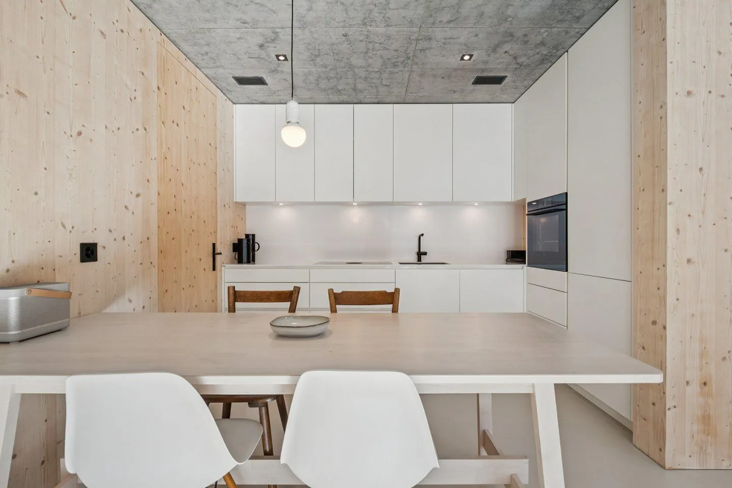 Elegant refuge in sunny hillside location as primary residence - Photo 2 of 4