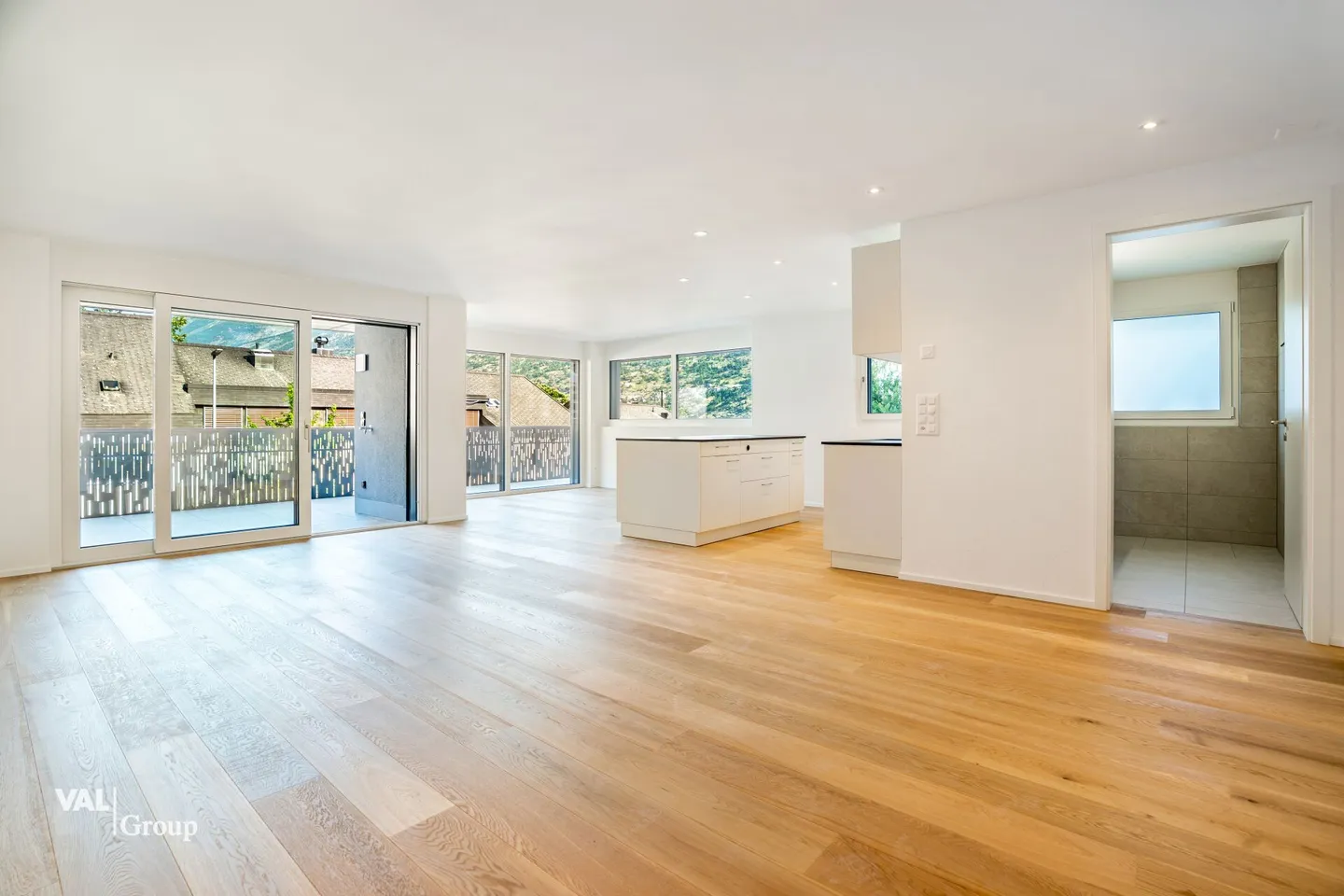 Prêt à emménager : appartement neuf de 3,5 pièces dans un bel emplacement élevé - Photo 5 sur 23