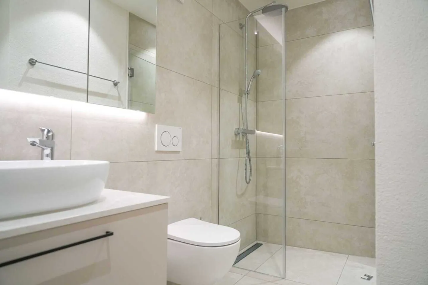 Appartamento moderno di 4,5 stanze in prima occupazione con giardino a Grenchen - Foto 8 di 12