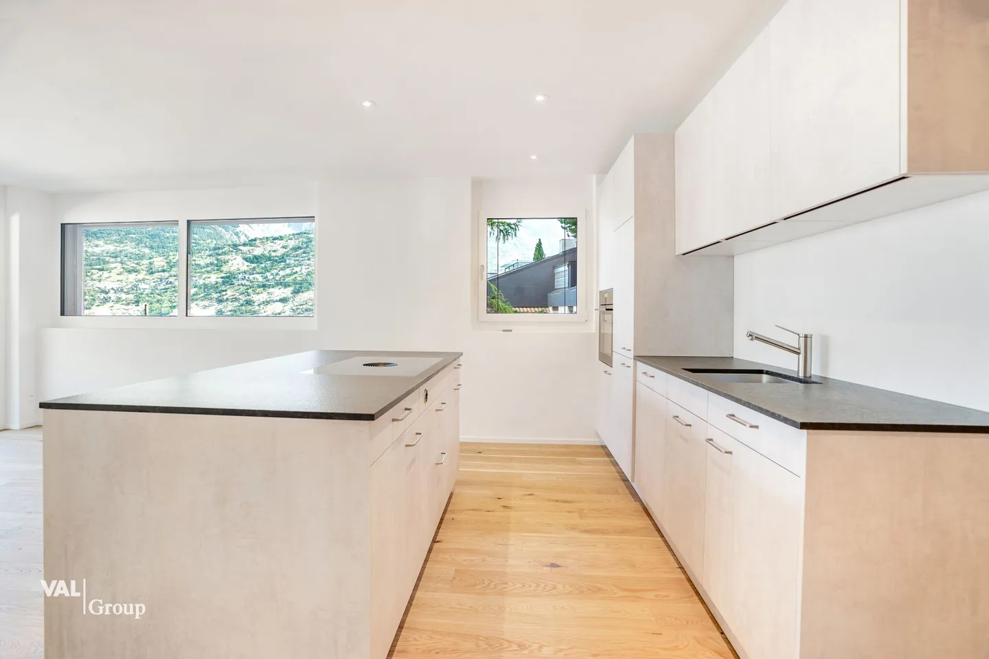 Prêt à emménager : appartement neuf de 3,5 pièces dans un bel emplacement élevé - Photo 4 sur 23