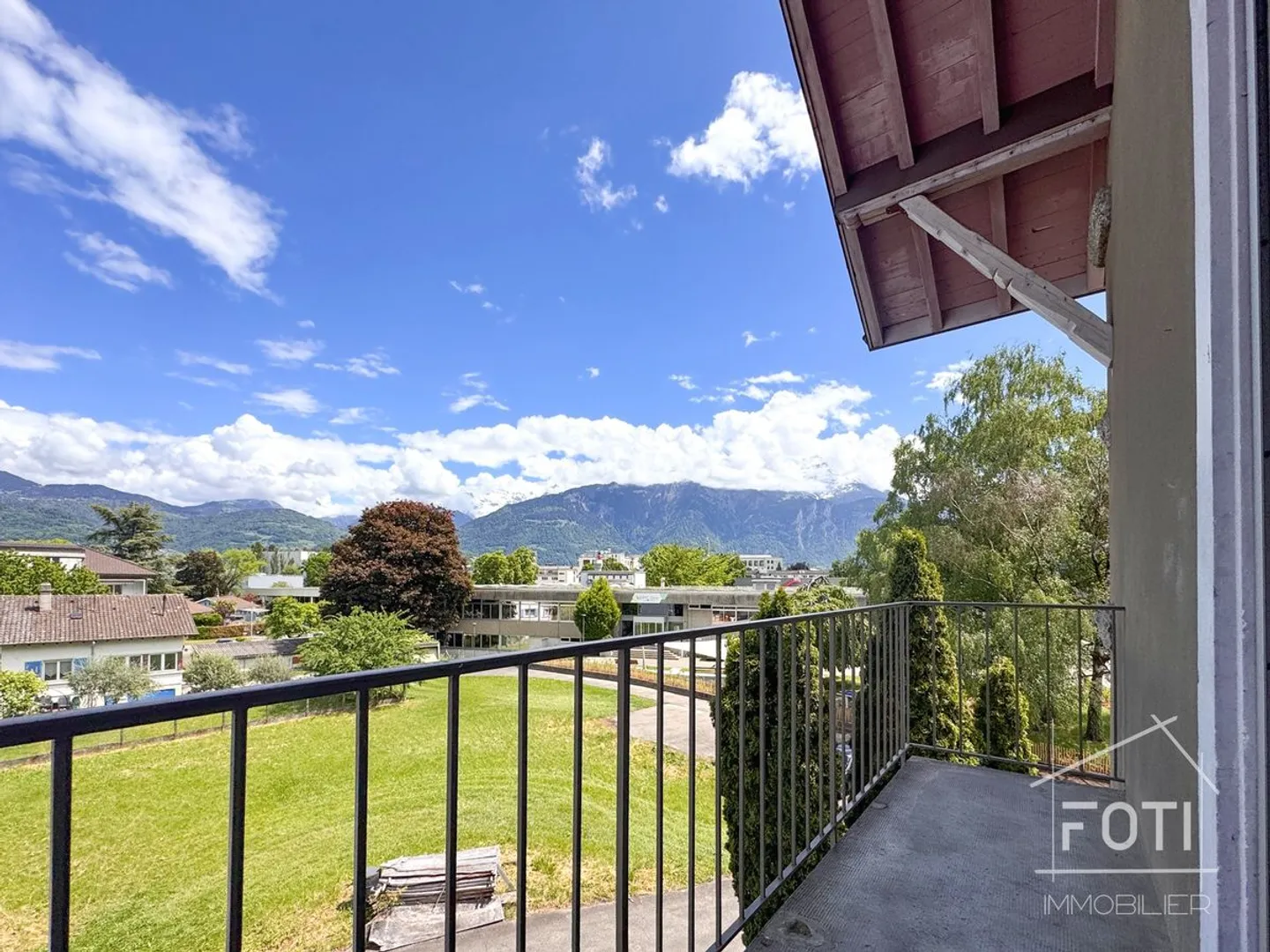 Residential building for sale - Photo 9 of 13