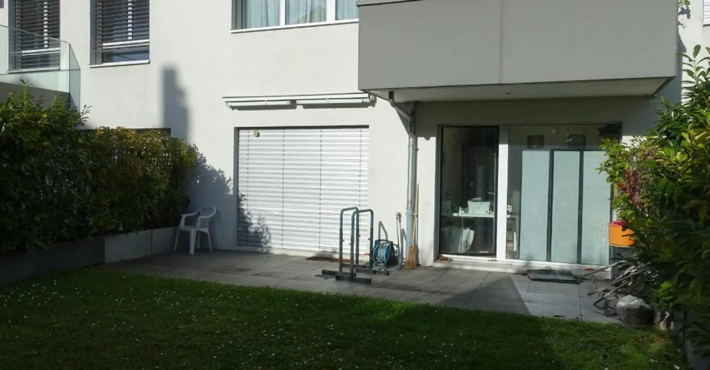 4,5-Zimmer-Wohnung in einer Eigentümergemeinschaft mit Keller im Erdgeschoss und Parkplatz - Foto 1 von 12