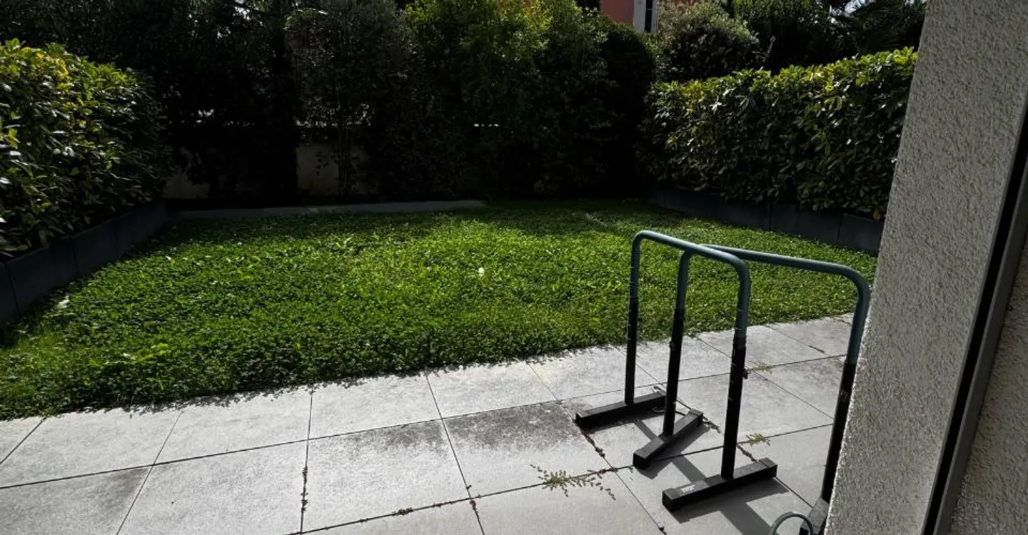 4,5-Zimmer-Wohnung in einer Eigentümergemeinschaft mit Keller im Erdgeschoss und Parkplatz - Foto 2 von 12