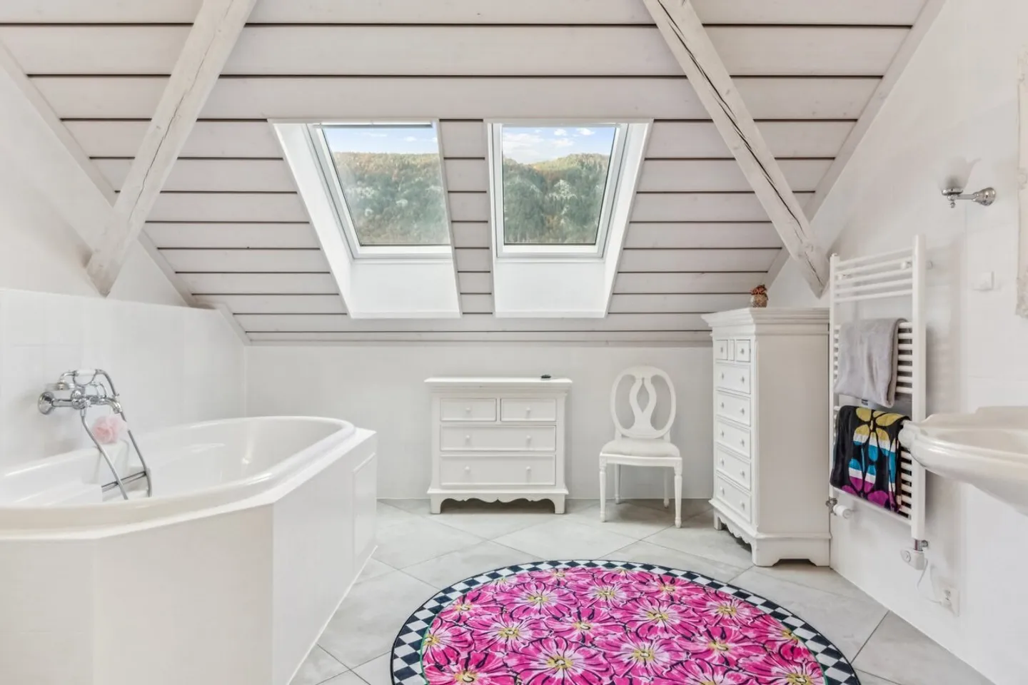 Un rifugio per l'anima e la luce nel cuore del Giura bernese - Foto 19 di 32