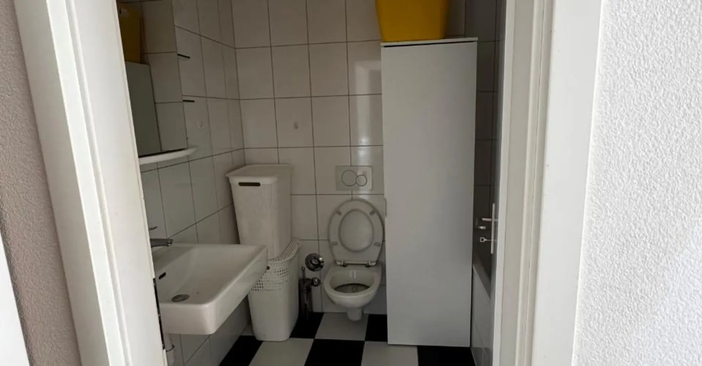 4,5-Zimmer-Wohnung in einer Eigentümergemeinschaft mit Keller im Erdgeschoss und Parkplatz - Foto 6 von 12
