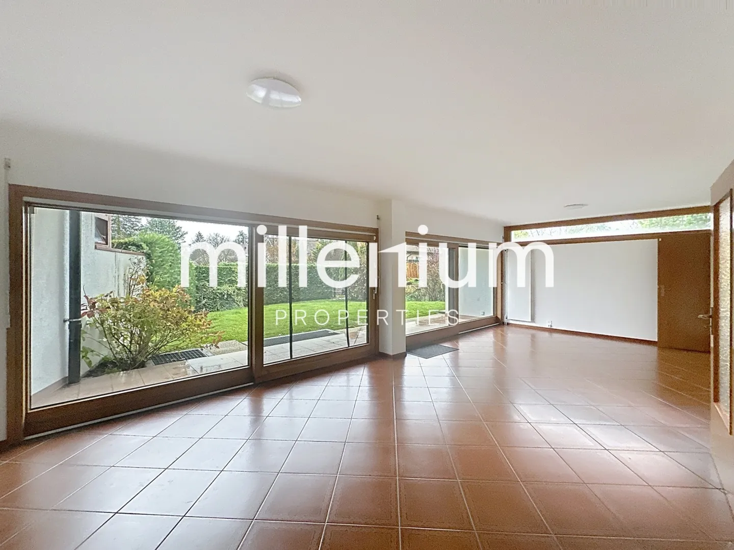 Bella casa con giardino a Pregny-Chambésy - Foto 3 di 13