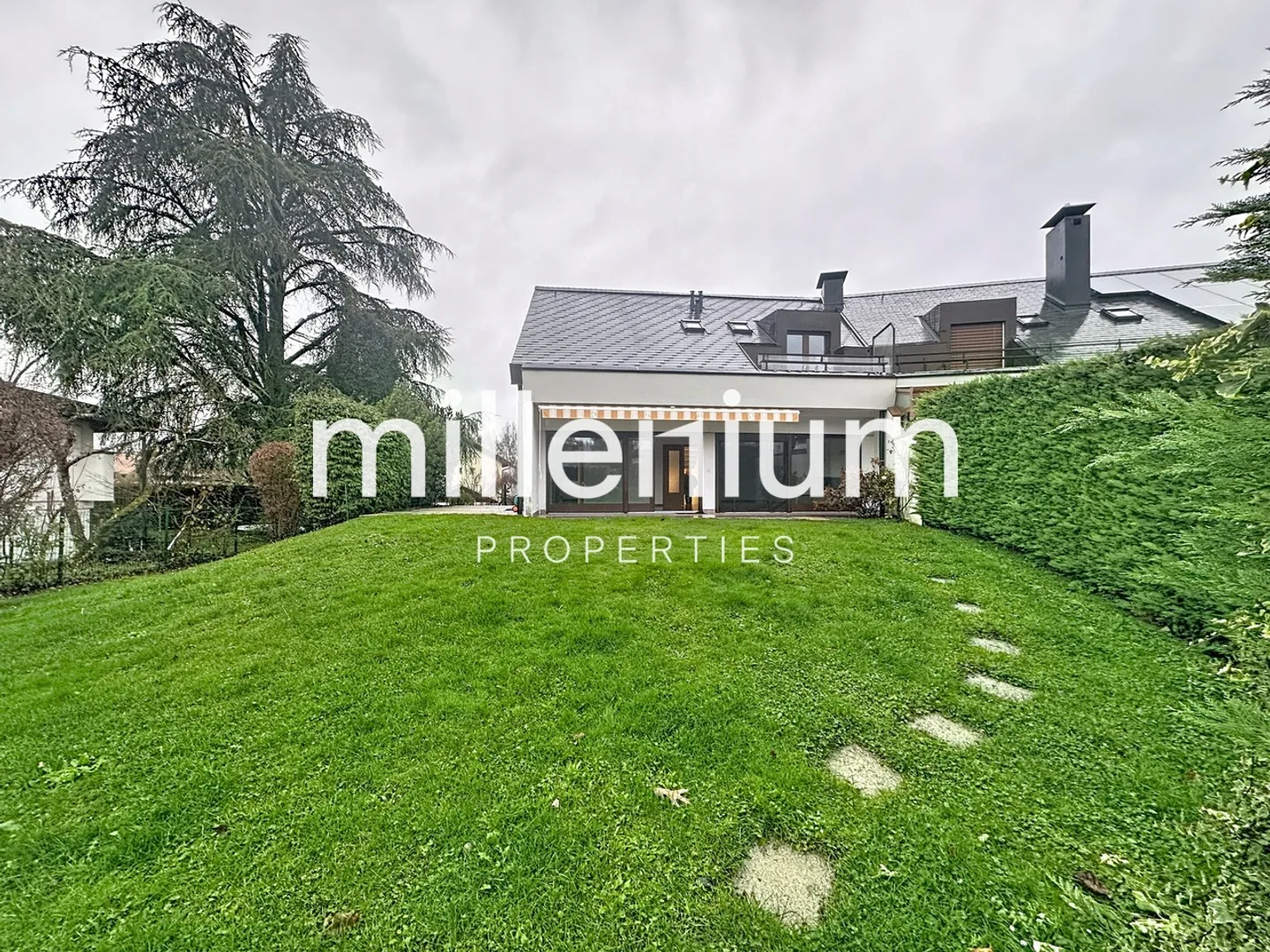 Bella casa con giardino a Pregny-Chambésy - Foto 1 di 13