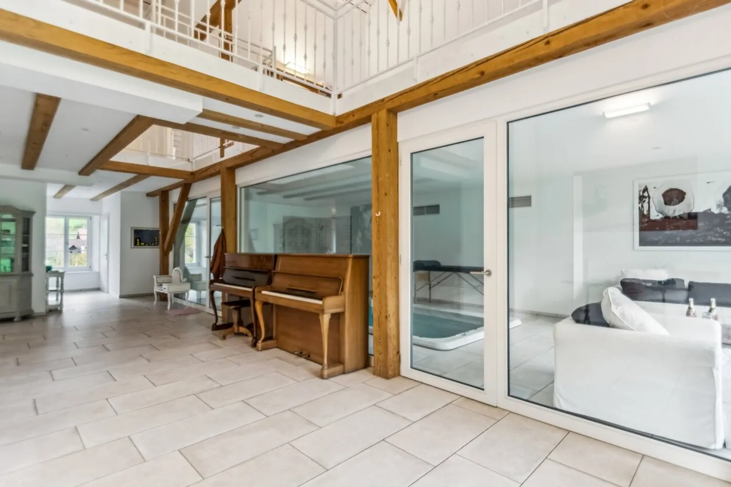 Un rifugio per l'anima e la luce nel cuore del Giura bernese - Foto 17 di 32