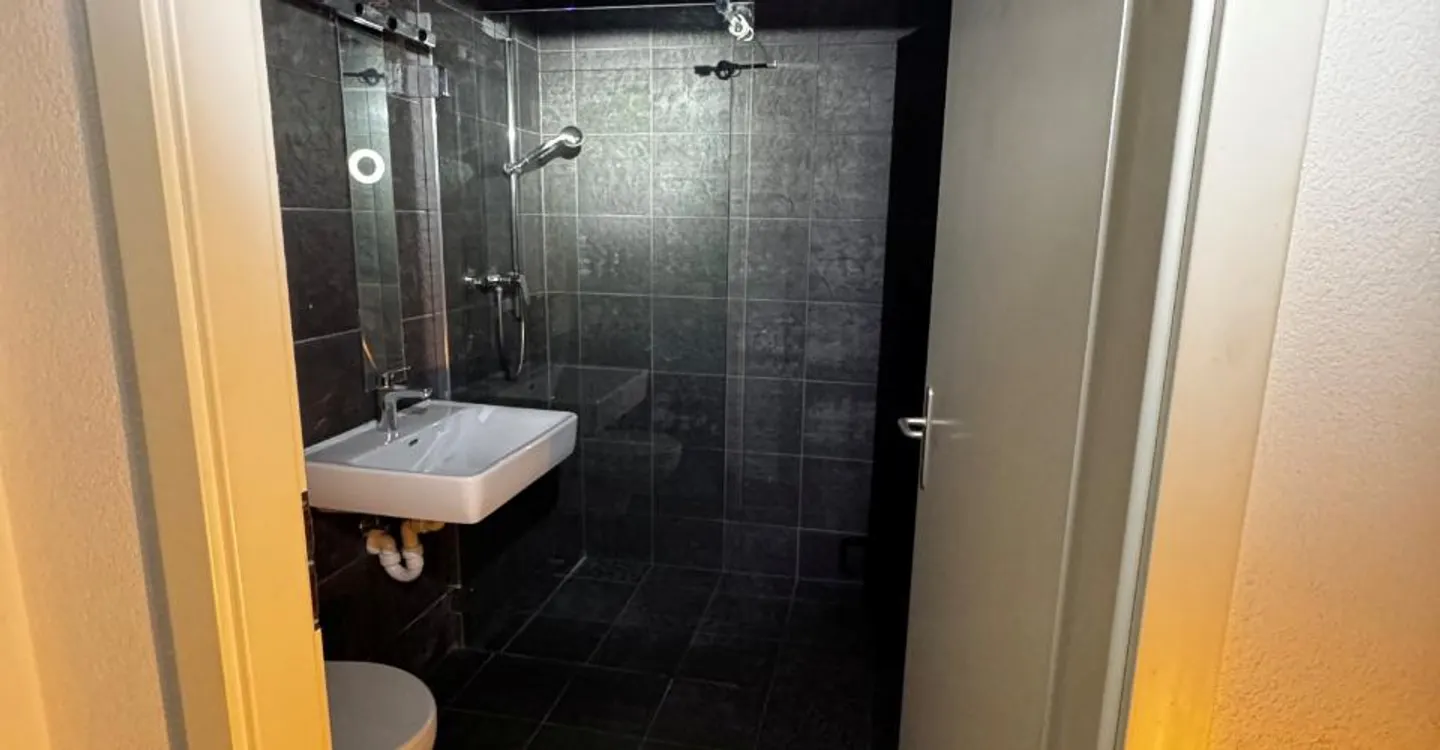 4,5-Zimmer-Wohnung in einer Eigentümergemeinschaft mit Keller im Erdgeschoss und Parkplatz - Foto 10 von 12