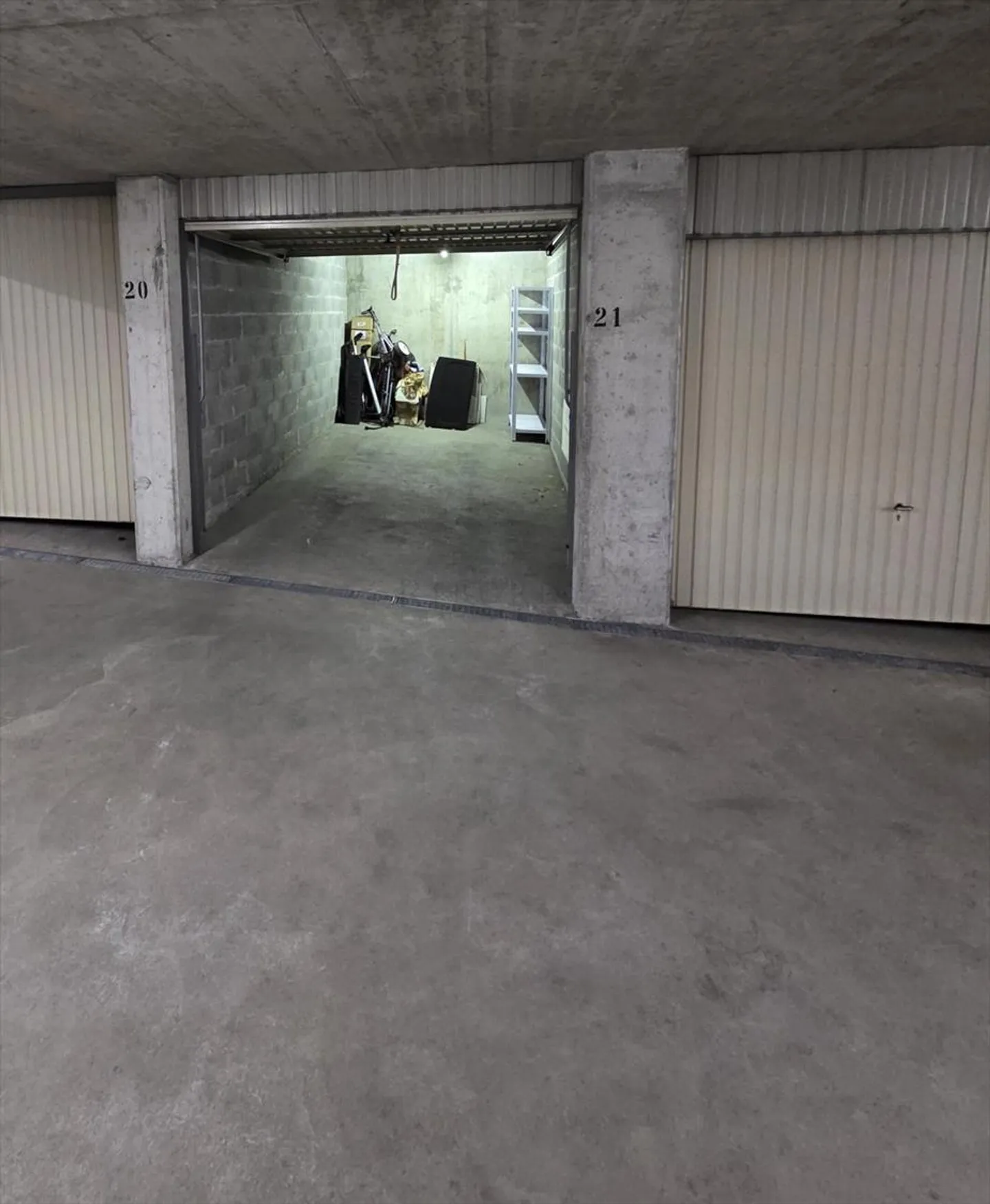 GRAND SACONNEX ! box simple dans garage souterrain avec accès sécurisé via porte - Photo 1 sur 1