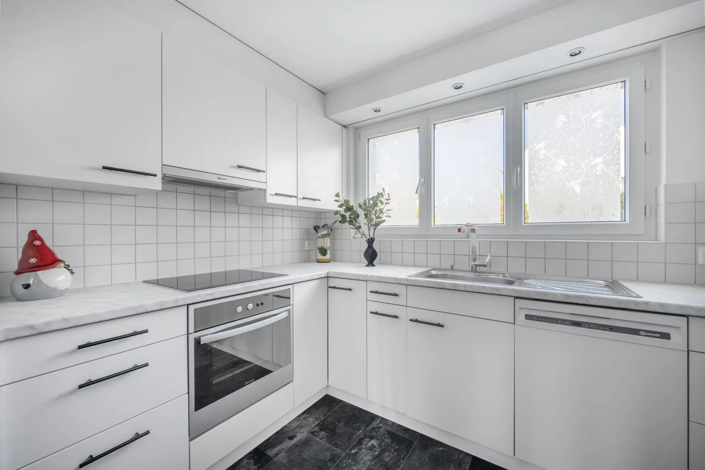 VILLA BIFAMILIARE MODERNA CON STILE E COMFORT - Foto 4 di 8