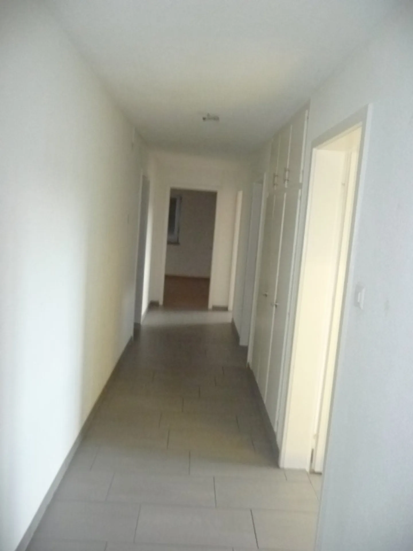 4-room apartment with balcony in pleasant neighborhood - Photo 4 of 8