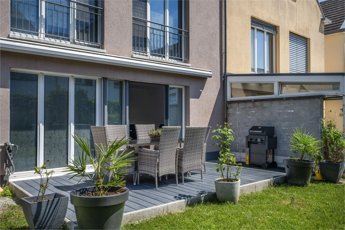 VILLA BIFAMILIARE MODERNA CON STILE E COMFORT - Foto 7 di 8