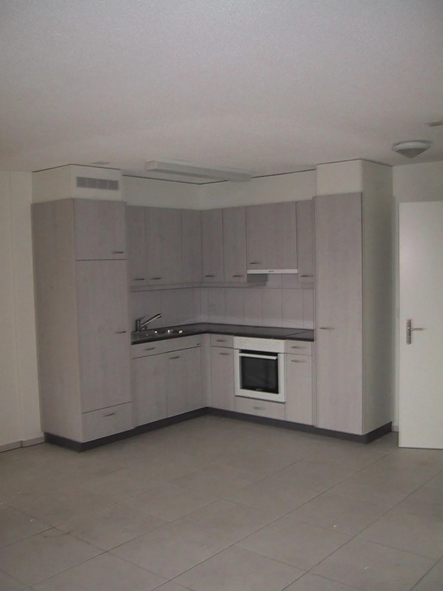 Quiet apartment in a well-maintained house - Photo 3 of 5