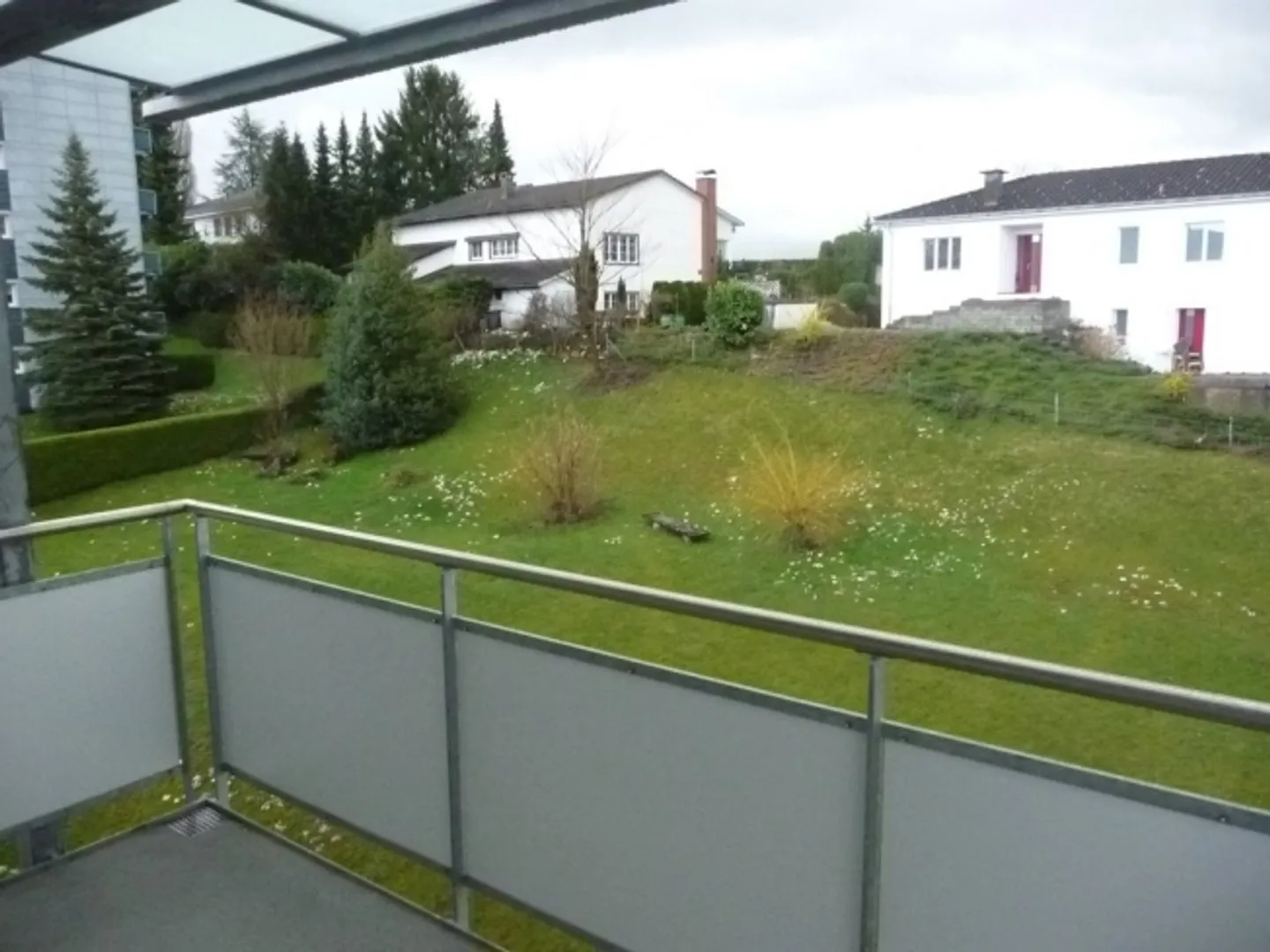 4-room apartment with balcony in pleasant neighborhood - Photo 8 of 8