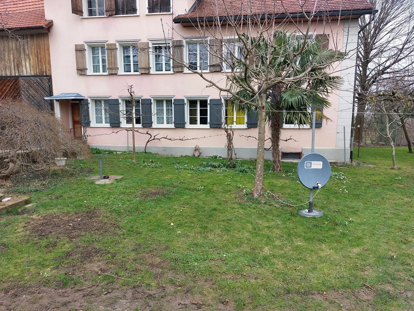 Ottima camera doppia arredata in una casa di campagna - Foto 1 di 17