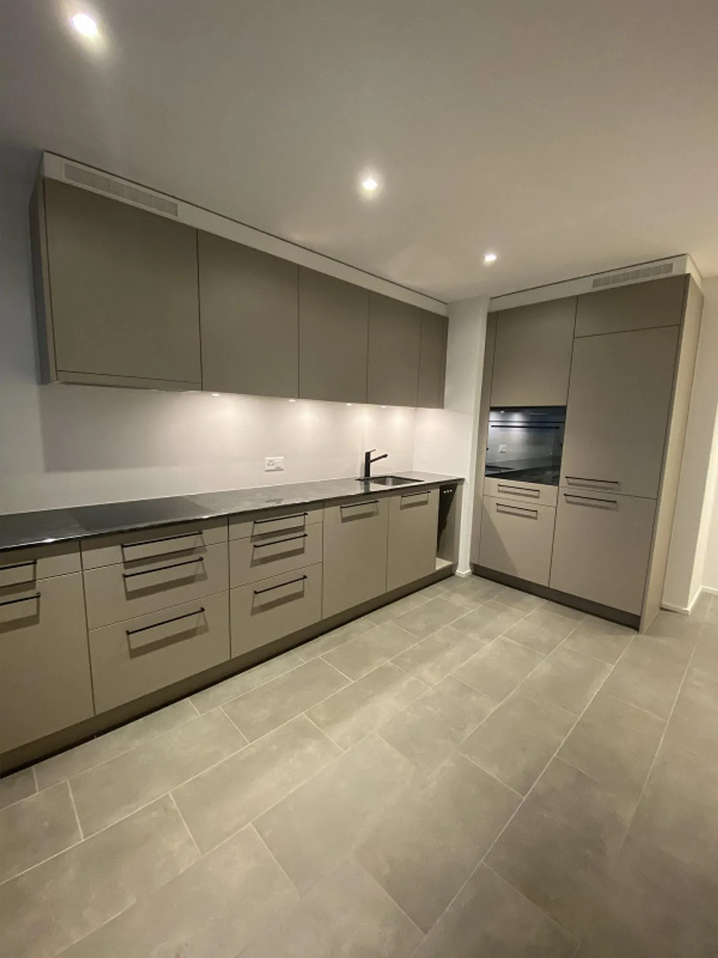 Geräumige Wohnung mit Balkon - Foto 1 von 11
