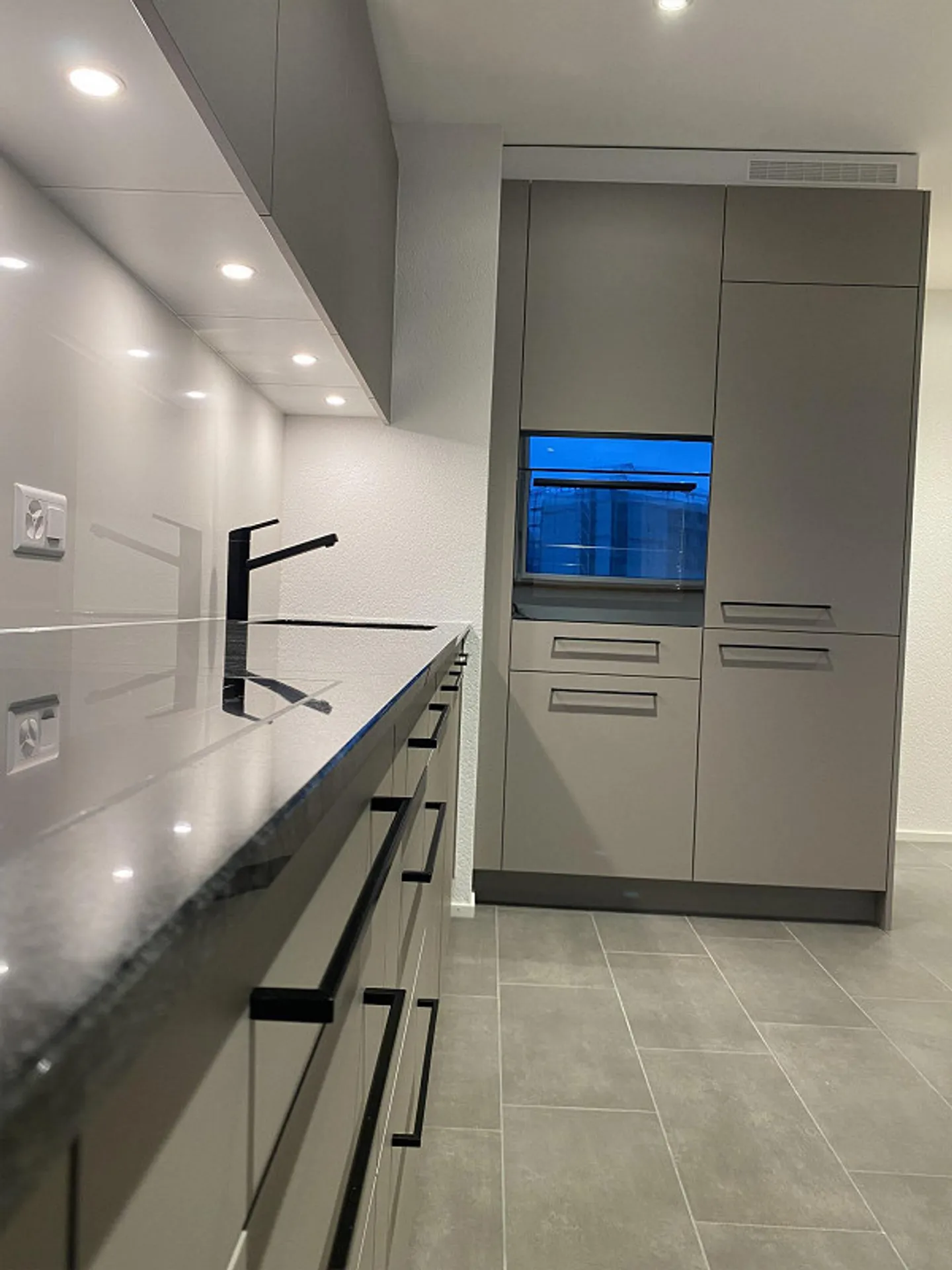 Geräumige Wohnung mit Balkon - Foto 2 von 11