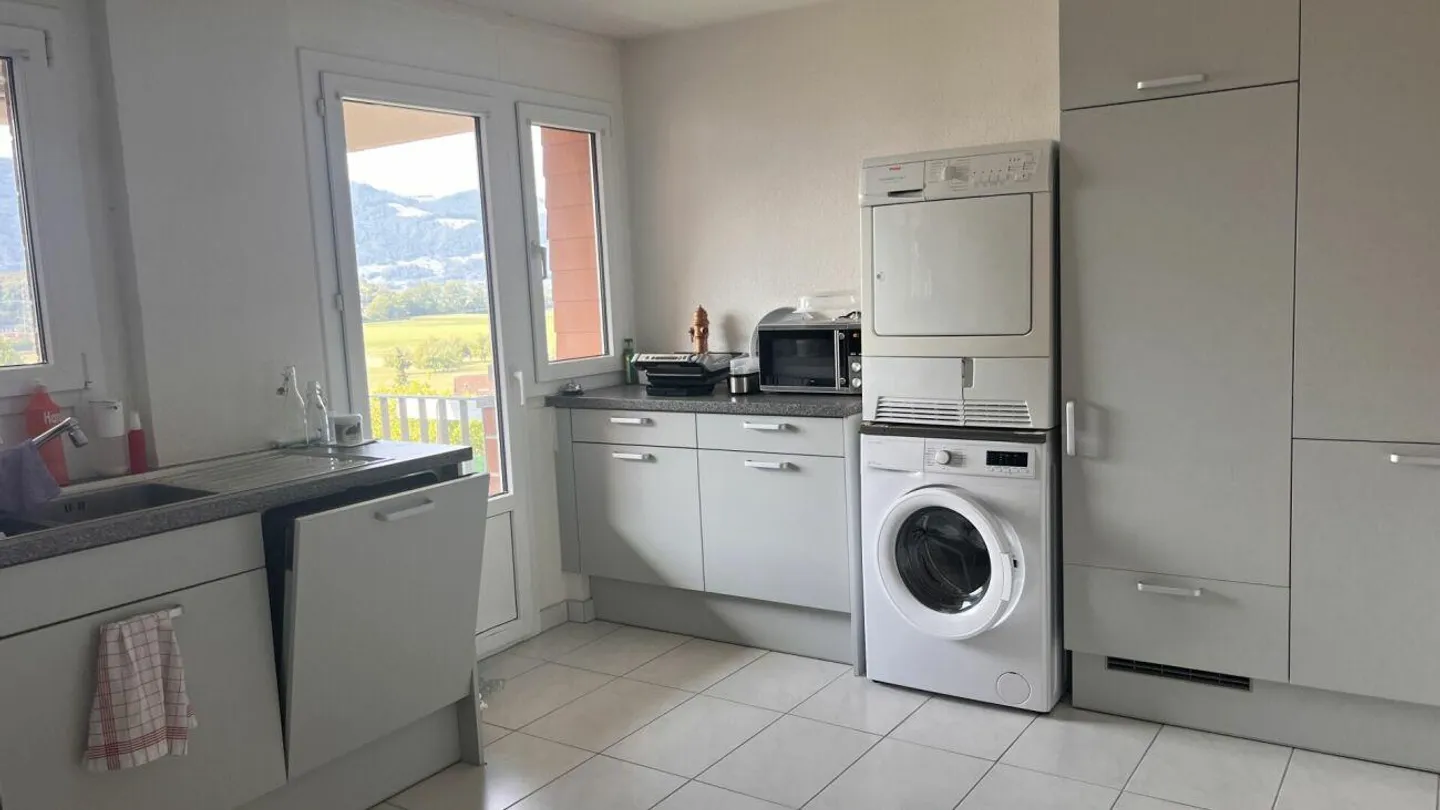 Ampio appartamento di 5,5 locali con una grande terrazza ti aspetta! - Foto 3 di 16