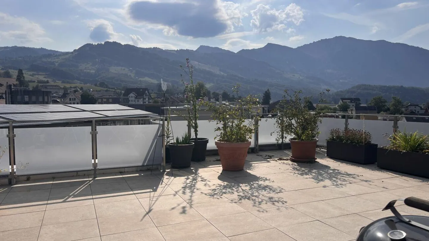 Ampio appartamento di 5,5 locali con una grande terrazza ti aspetta! - Foto 1 di 16