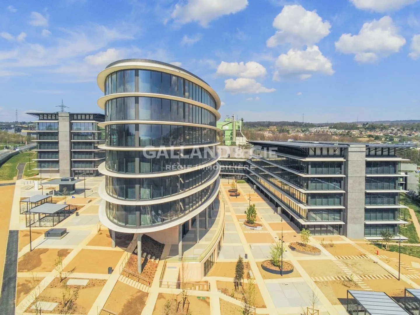 Plateau de 476m2 au 5ème étage, bureaux entièrement vitrés avec une magnifique vue - Photo 7 sur 9