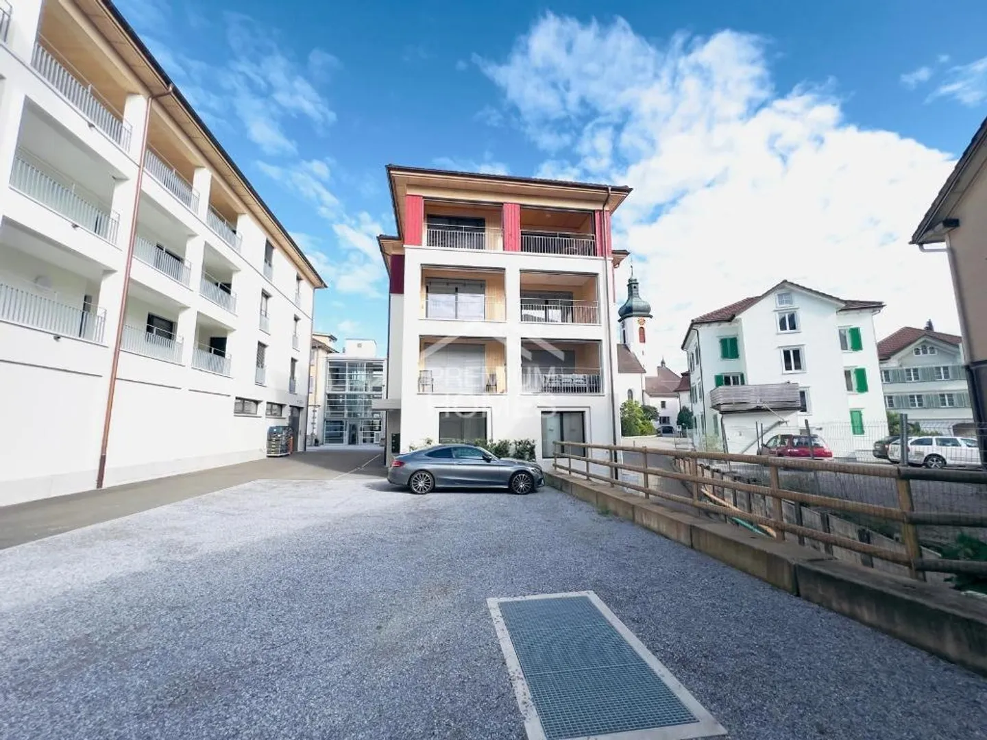 CREATIVE FREEDOM - Photo 2 of 4