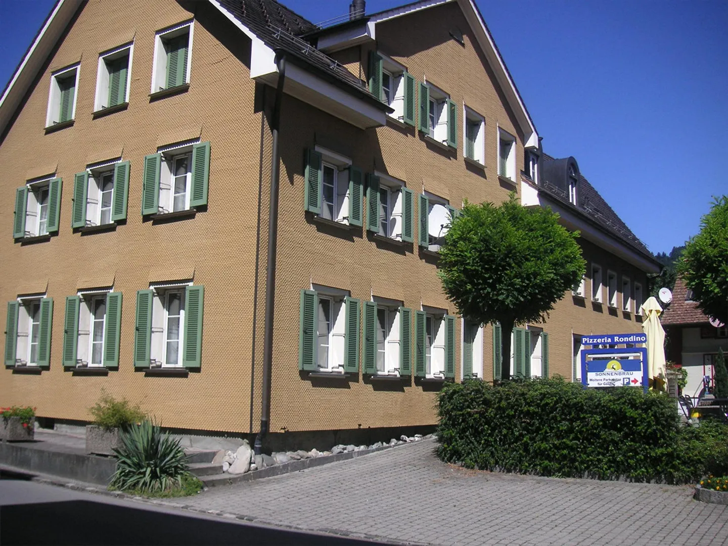 Mehrfamilienhaus mit Potenzial - Foto 1 von 23