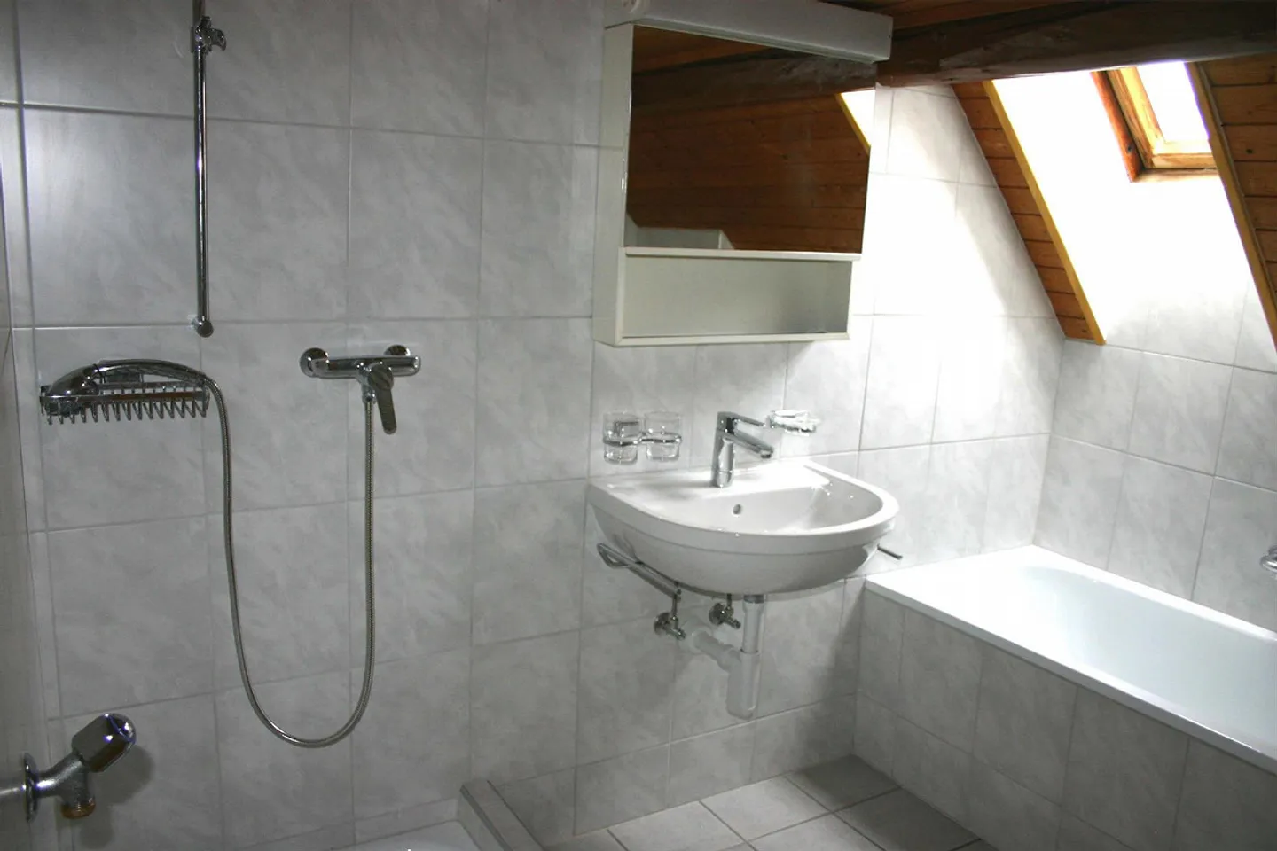 Mehrfamilienhaus mit Potenzial - Foto 4 von 23