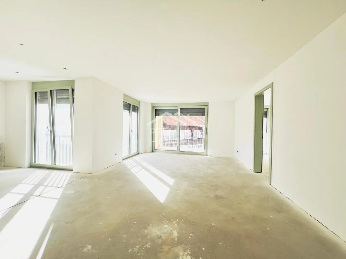 CREATIVE FREEDOM - Photo 3 of 4