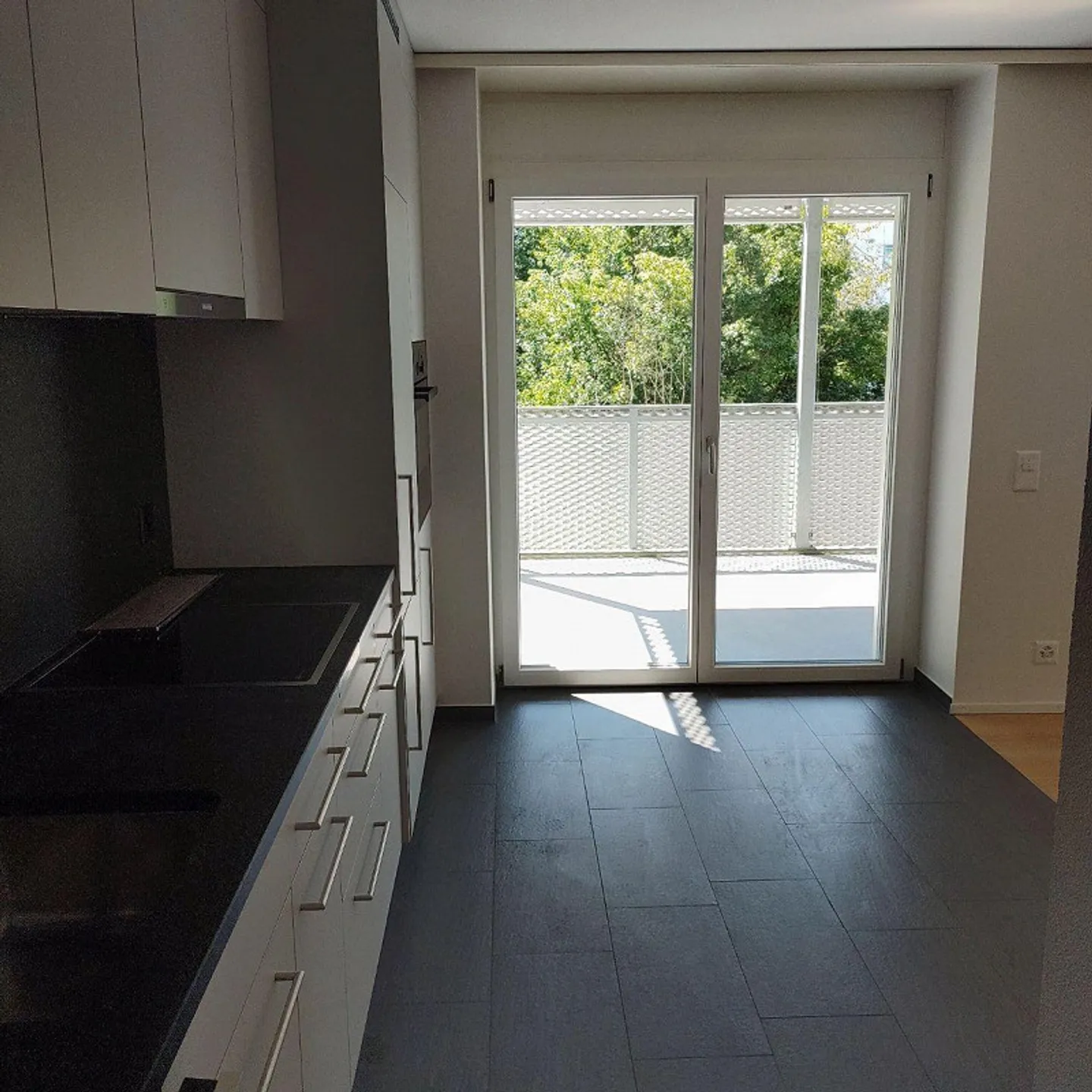 Appartement de 4,5 pièces dans un quartier calme près de la forêt - Photo 3 sur 6
