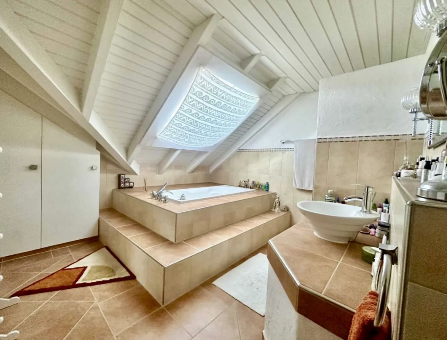 Casa unifamiliare spaziosa e speciale in una posizione tranquilla. Nessuna casa 0815! - Foto 6 di 14