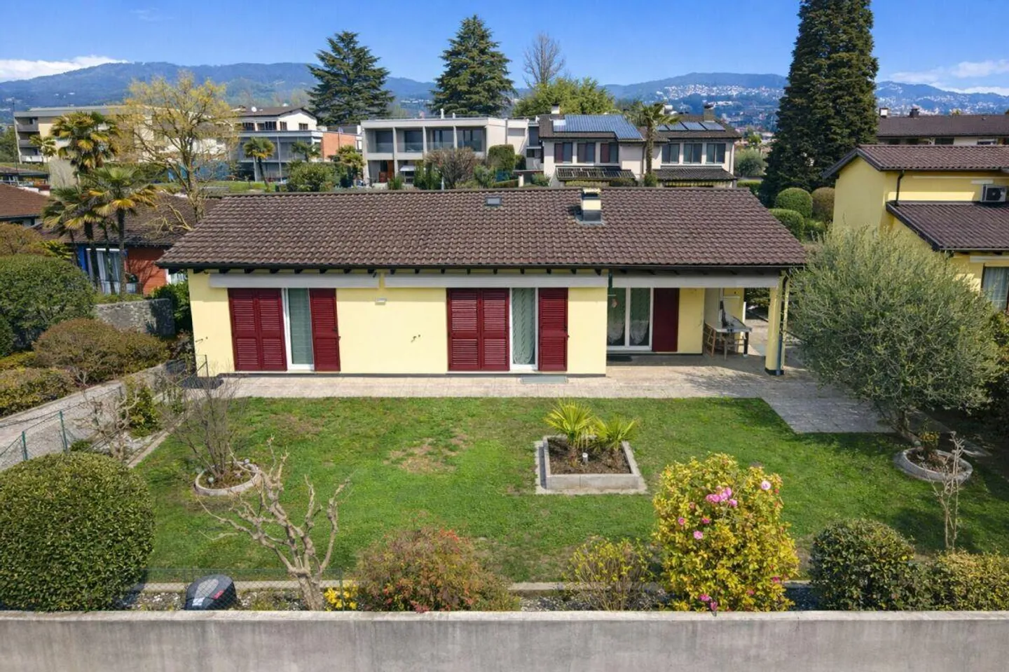 Wonderful single-family house with garden, view and sunny position... - Photo 1 of 20