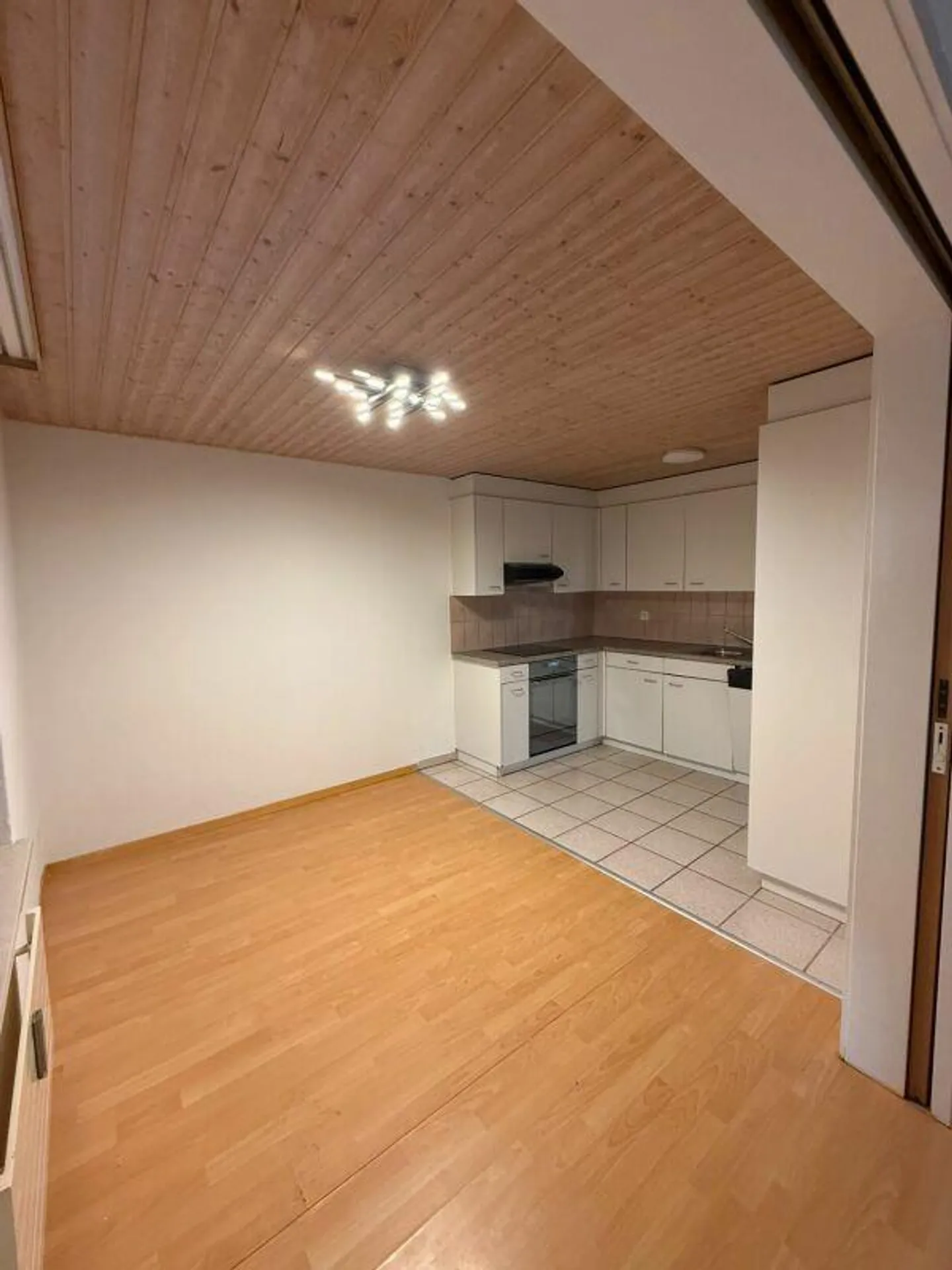 Grande appartement de 4.5 pièces - Photo 2 sur 9