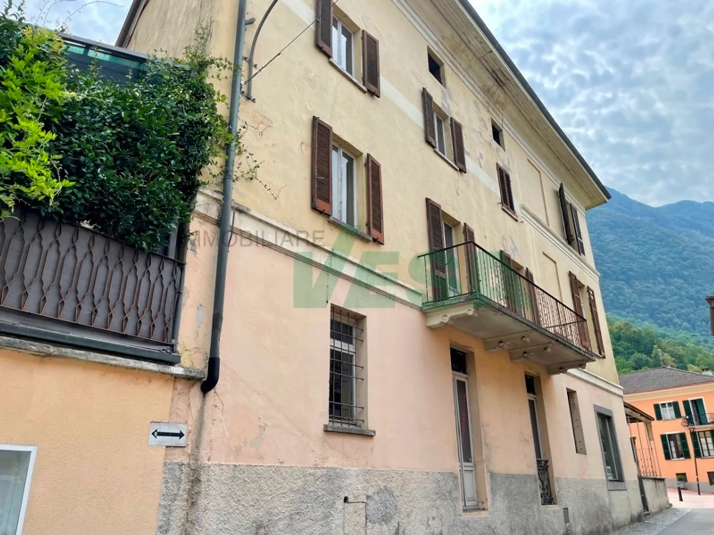 Affascinante casa tradizionale ticinese nel nucleo con vista lago - Foto 1 di 11