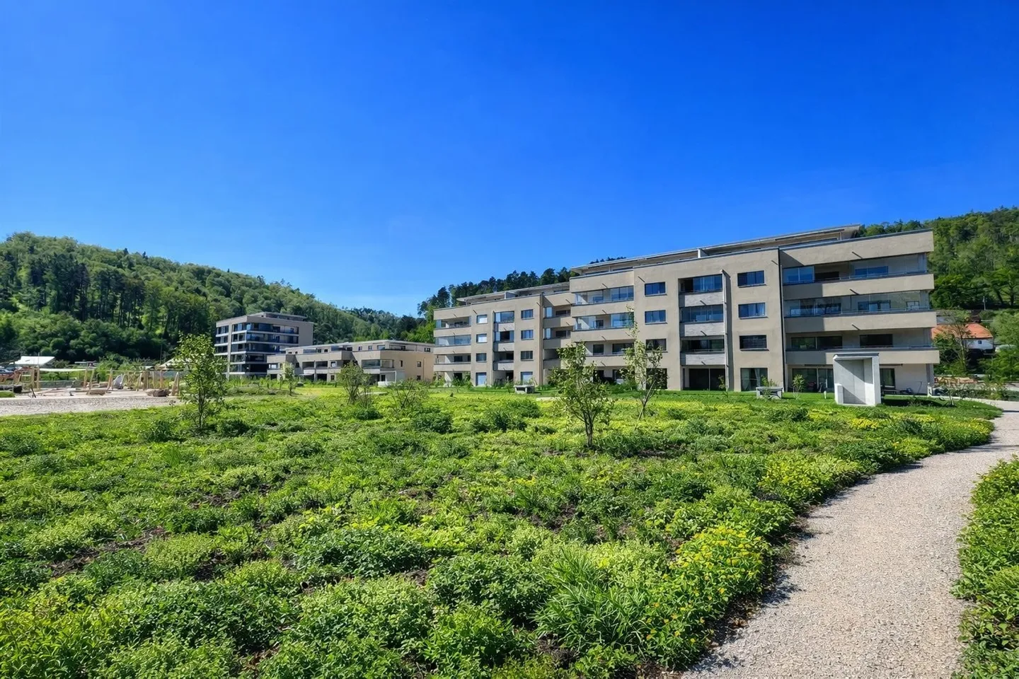 Modern 3.5-room apartment with balcony in a quiet location in Zwingen - Photo 15 of 17