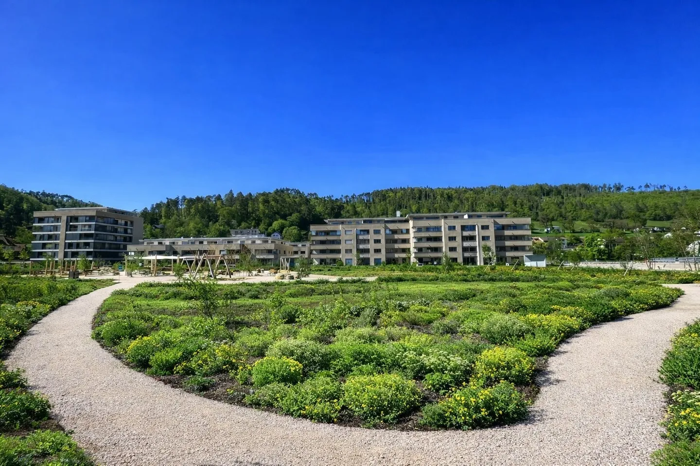 Modern 3.5-room apartment with balcony in a quiet location in Zwingen - Photo 17 of 17