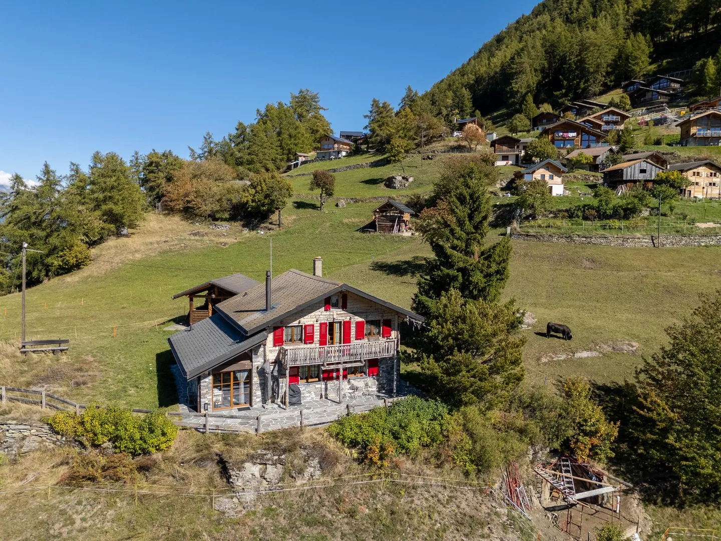 Beau chalet en bois et en pierre avec un emplacement exceptionnel - Photo 1 sur 21
