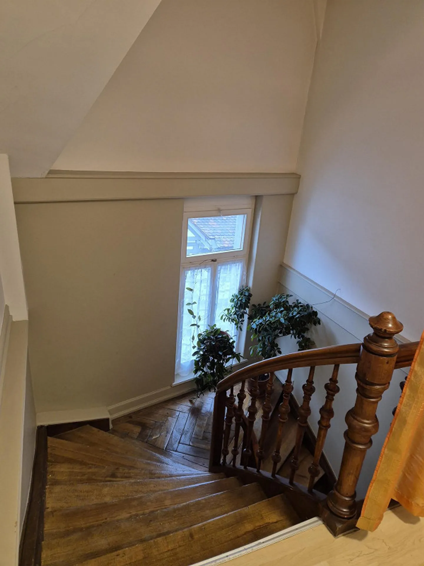 Charming 3.5-room attic apartment in the heart of St. Gallen's old town - Photo 3 of 12