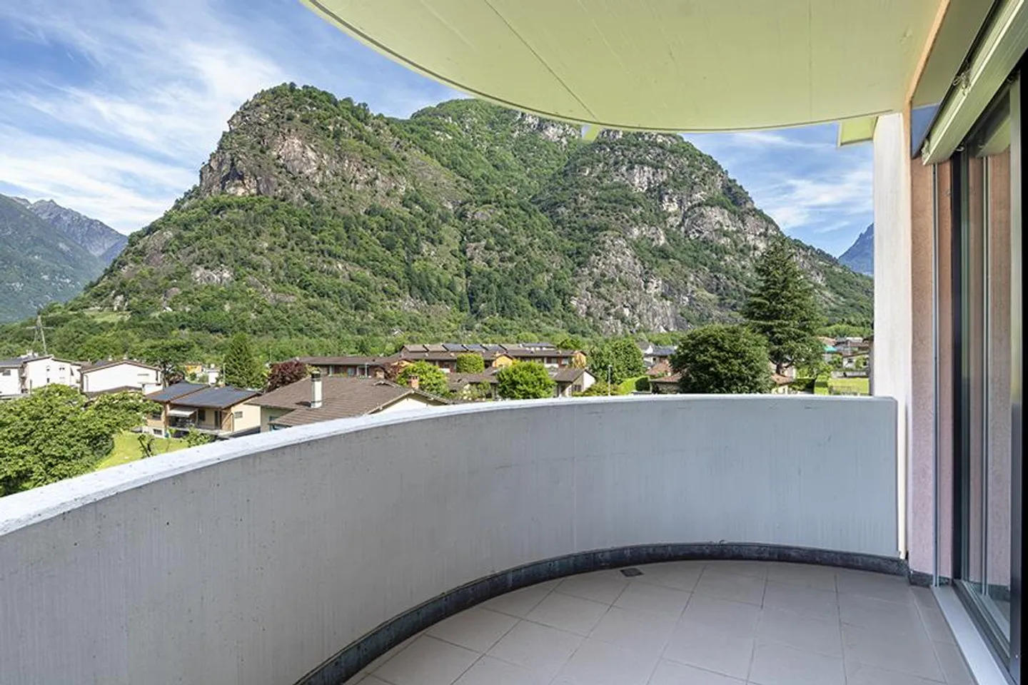 FAMILIARE 4.5 LOCALI A BIASCA - Foto 3 di 10