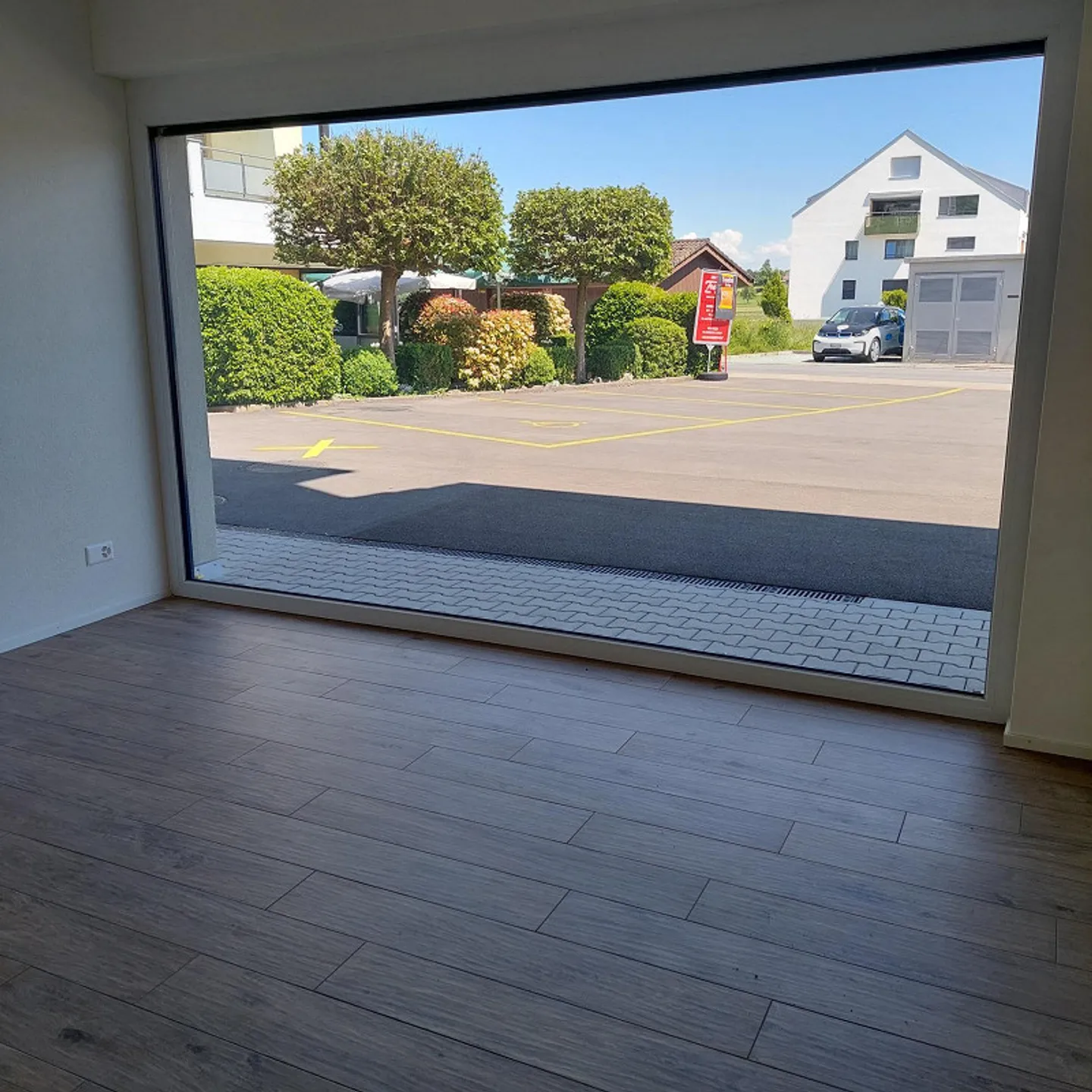 Bright commercial space in the heart of 5644 Auw - Photo 5 of 8