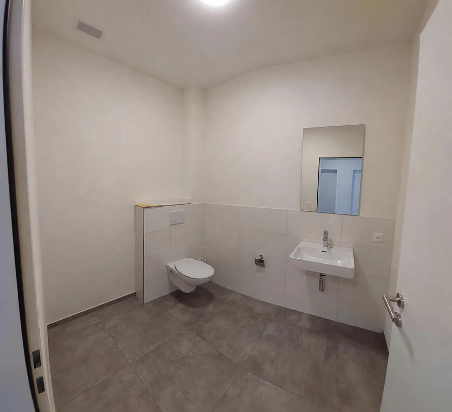 Bright commercial space in the heart of 5644 Auw - Photo 7 of 8