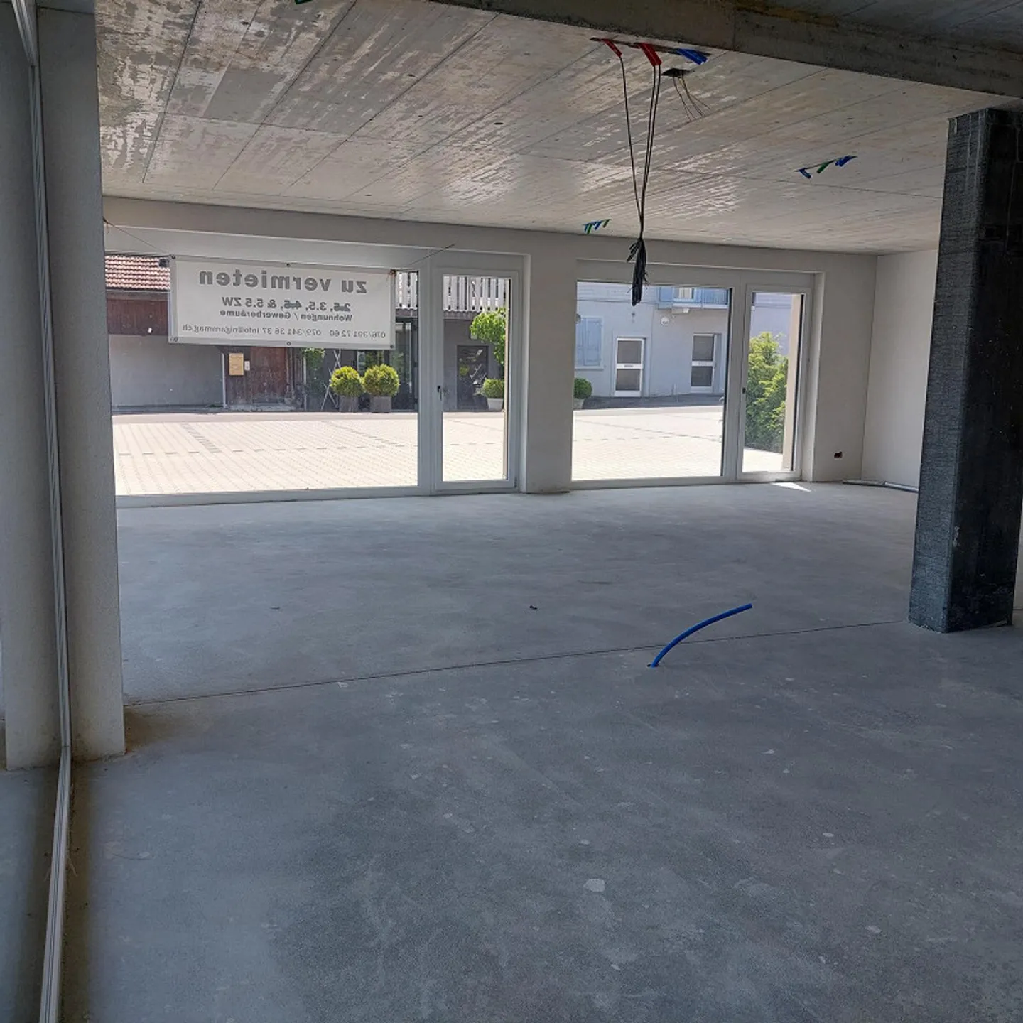 Bright commercial space in the heart of 5644 Auw - Photo 3 of 8