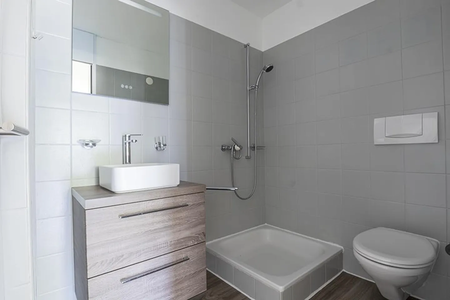 FAMILIARE 4.5 LOCALI A BIASCA - Foto 6 di 10